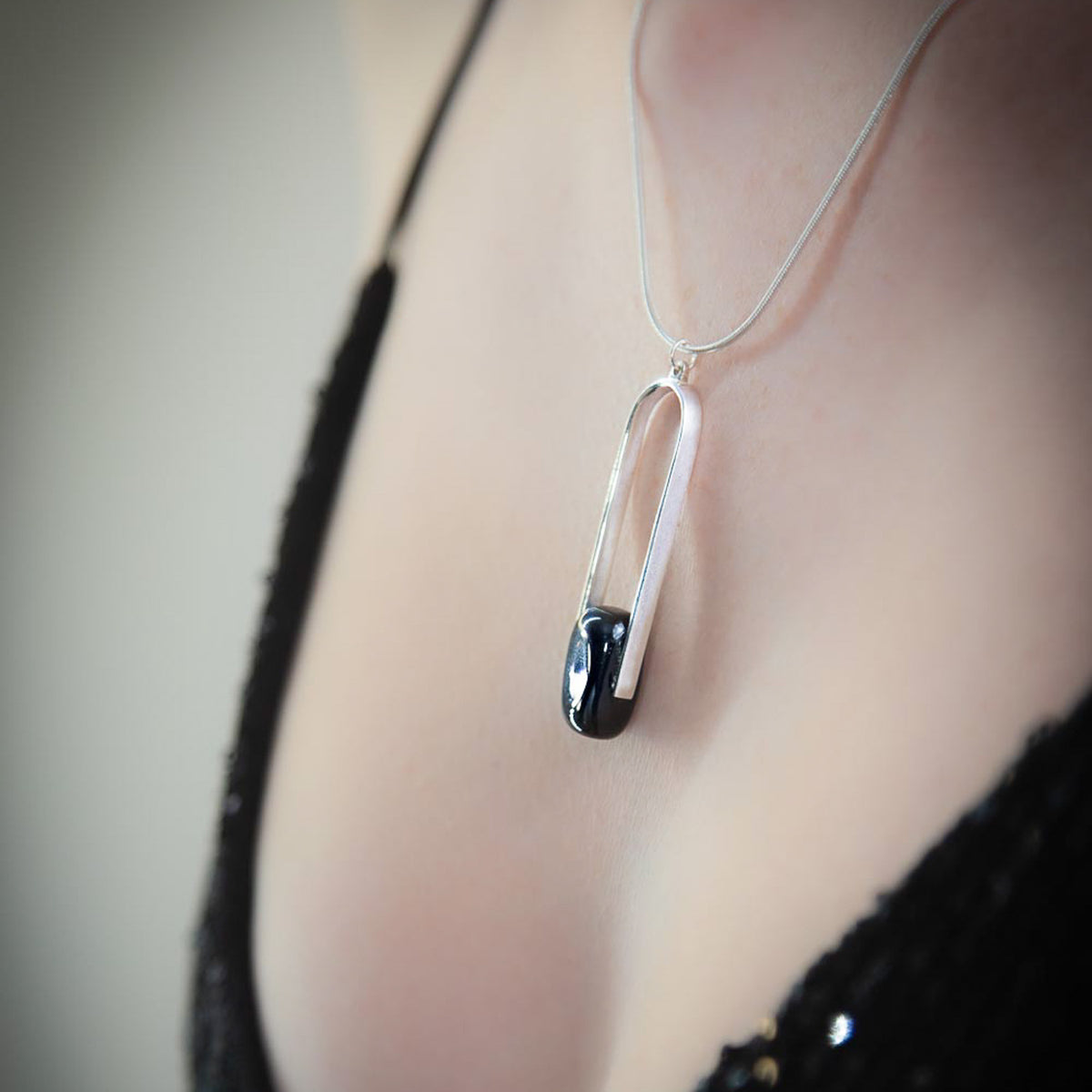 Black crystal online pendant